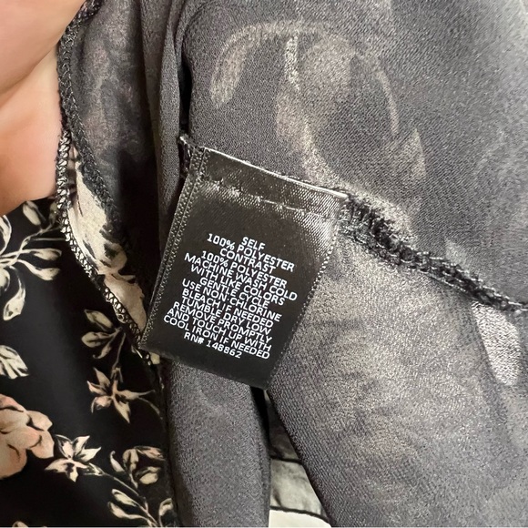 Torrid Black Floral Sheer Blouse Size 1 - Picture 4 of 5